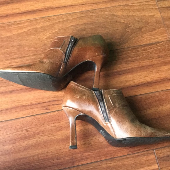 👠👠Parade Pointed Toe Heeled Booties👠👠 - Picture 3 of 11